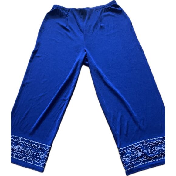 Chico’s Travelers Embroidered Cropped Women’s Size 1X - Picture 1 of 6